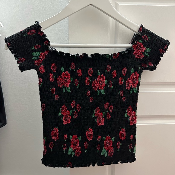 🩷3 for $20🩷Hollister Off The Shoulder T-Shirt (Size Small) In Colour Black & Red - Picture 2 of 3